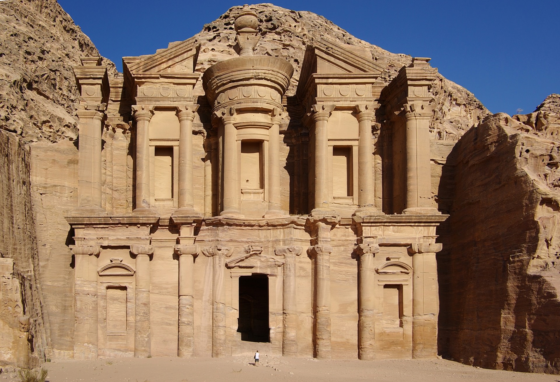 petra ad-deir detail 2